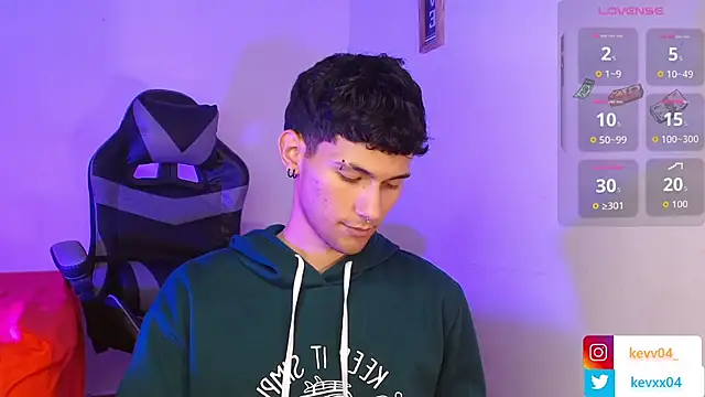 Snapshot of Alexx_tc chatting on 8, 11, 2025 Alexx tc online show from 8, 11, 2025