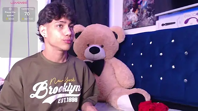 Snapshot of Sexys_Boys_Hot1 chatting on 9, 11, 2025 Sexys Boys Hot1 online show from 9, 11, 2025