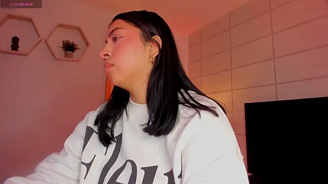 Christine Laam online show from 18, 12, 2025