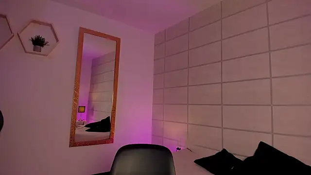 Christine Laam online show from 22, 4, 2026