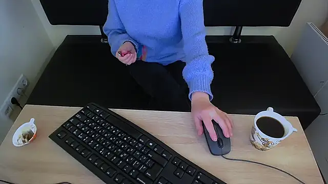 Snapshot of LaimaV_ chatting on 11, 11, 2025 LaimaV online show from 11, 11, 2025