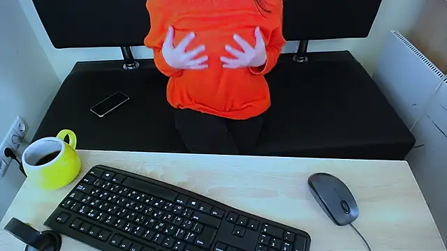 Snapshot of LaimaV_ chatting on 1, 11, 2025 LaimaV online show from 1, 11, 2025