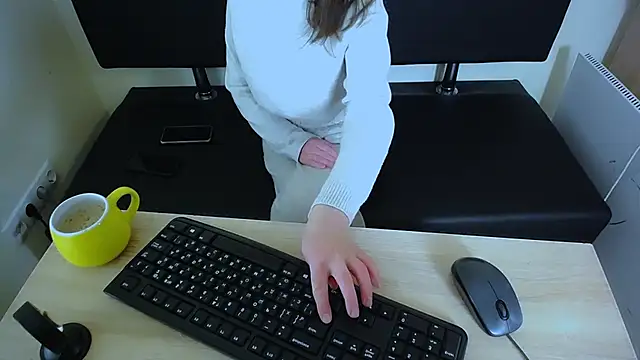 Snapshot of LaimaV_ chatting on 2, 11, 2025 LaimaV online show from 2, 11, 2025