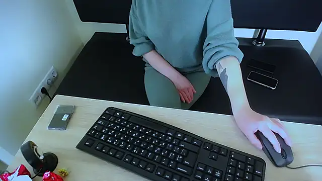 Snapshot of LaimaV_ chatting on 7, 11, 2025 LaimaV online show from 7, 11, 2025