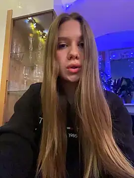 Bodee Cat  online show from 6, 12, 2024