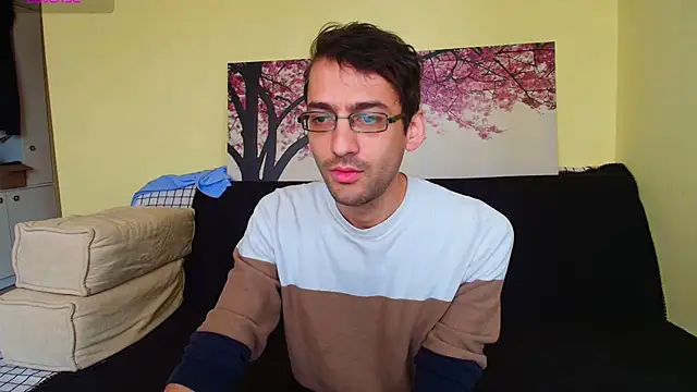 Snapshot of HungEddy chatting on 28, 11, 2025 HungEddy online show from 28, 11, 2025