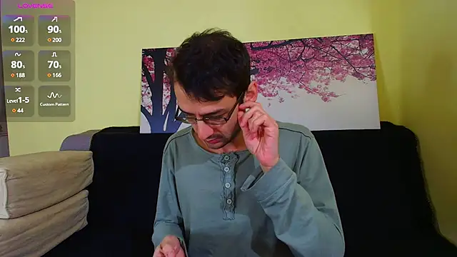 Snapshot of HungEddy chatting on 20, 11, 2025 HungEddy online show from 20, 11, 2025