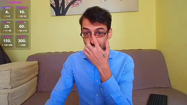 Snapshot of HungEddy chatting on 17, 11, 2025 HungEddy online show from 17, 11, 2025