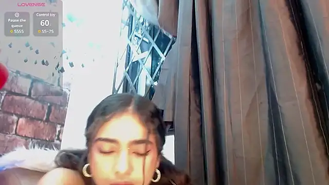 HelenaSwani online show from 5, 3, 2025