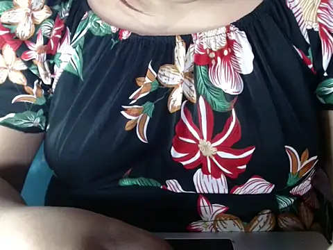 Snapshot of Dirtylovv chatting on 28, 10, 2025 Dirtylovv online show from 28, 10, 2025
