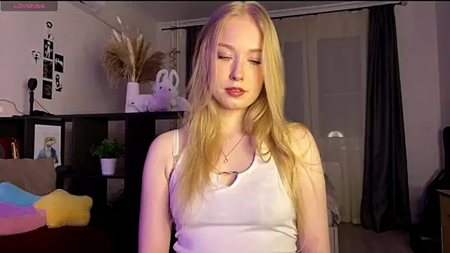 Snapshot of SweetDarcy chatting on 23, 10, 2025 SweetDarcy online show from 23, 10, 2025