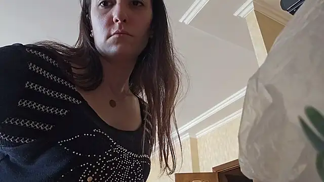 AlejandraDelaney online show from 4, 2, 2025