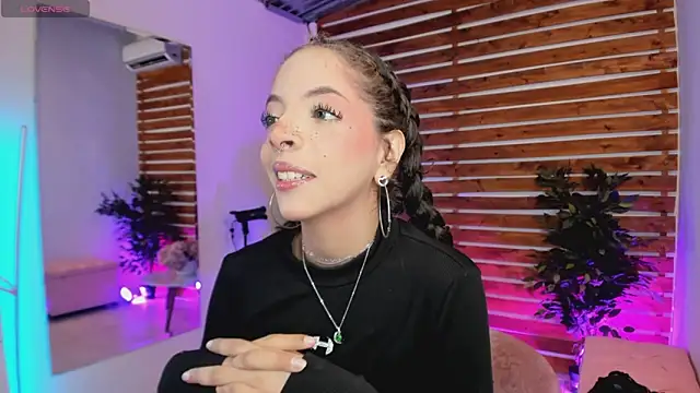 Sapphire Venuss online show from 4, 2, 2026