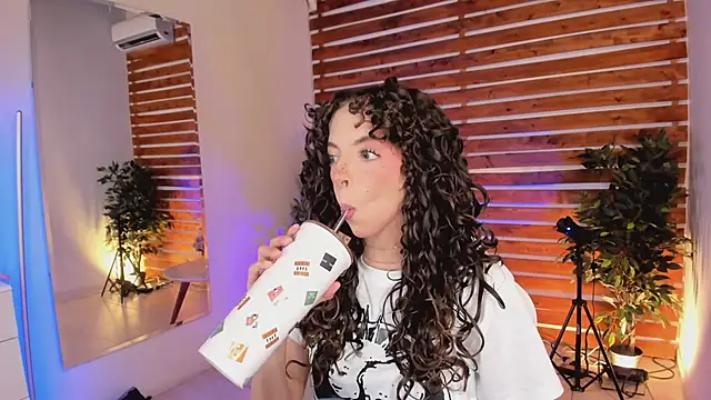 Sapphire Venuss online show from 6, 4, 2026