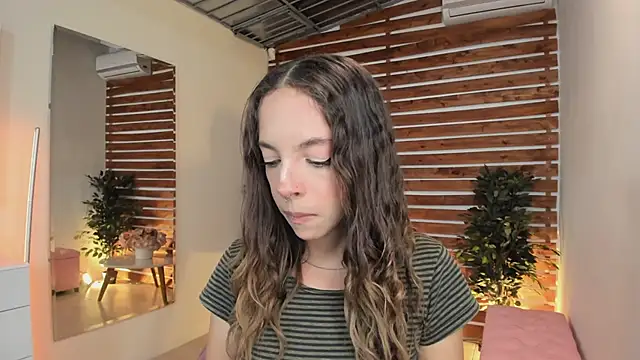 Sapphire Venuss online show from 1, 3, 2025