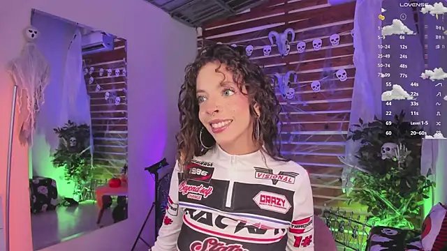 Sapphire Venuss online show from 15, 10, 2025