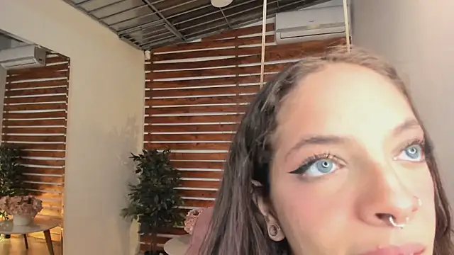 Sapphire Venuss online show from 27, 2, 2025