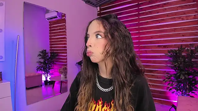 Sapphire Venuss online show from 29, 11, 2025