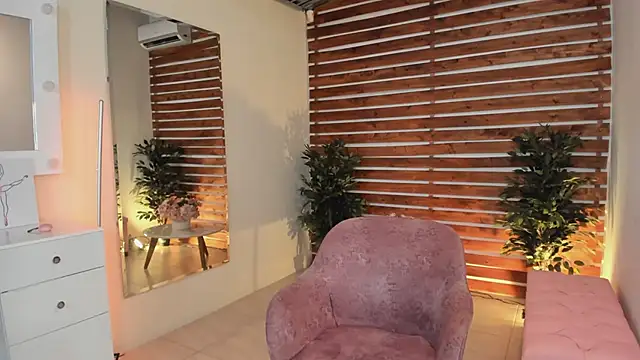 Sapphire Venuss online show from 6, 3, 2025