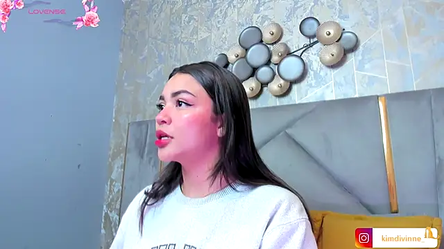 KimDevinne online show from 5, 11, 2025