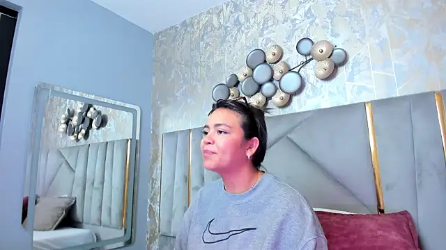 KimDevinne online show from 11, 2, 2026