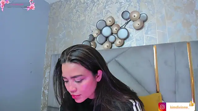 KimDevinne online show from 13, 11, 2025