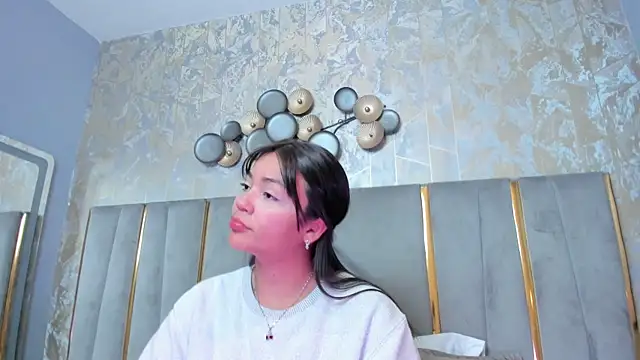 KimDevinne online show from 7, 2, 2026