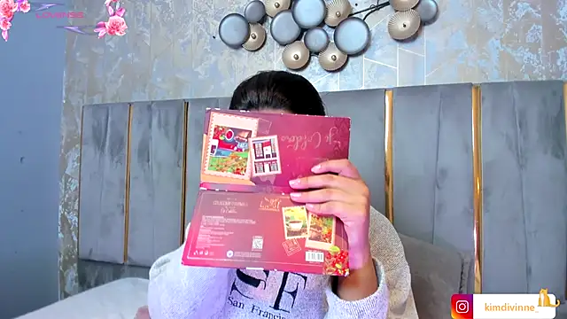 KimDevinne online show from 12, 10, 2025