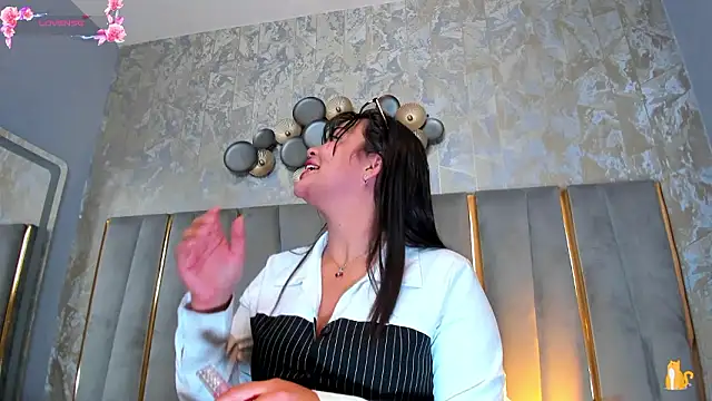 KimDevinne online show from 5, 2, 2026