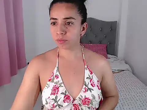 Snapshot of anngela01 chatting on 28, 10, 2025 anngela01 online show from 28, 10, 2025