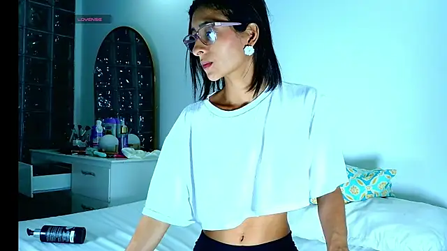 Snapshot of thedianakaro chatting on 8, 10, 2025 thedianakaro online show from 8, 10, 2025