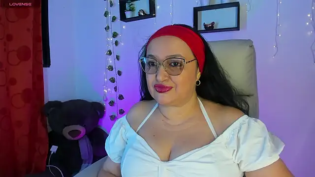 Gia Nahomi online show from 2, 2, 2026