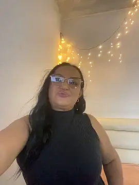Gia Nahomi online show from 3, 12, 2024