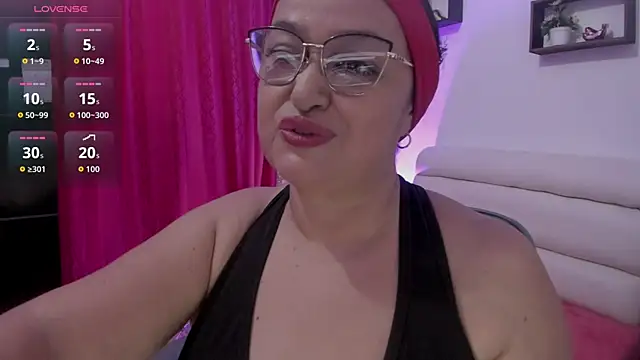 Gia Nahomi online show from 25, 10, 2025