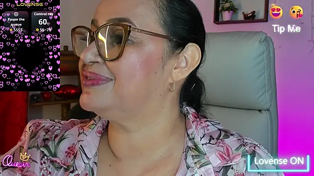 Gia Nahomi online show from 18, 4, 2026