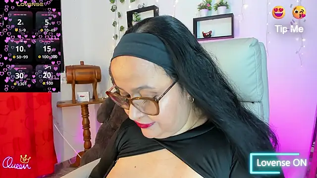 Gia Nahomi online show from 22, 2, 2026