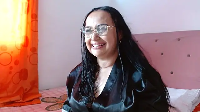 Gia Nahomi online show from 15, 1, 2025