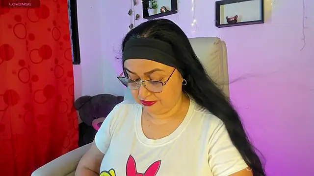 Gia Nahomi online show from 4, 2, 2026