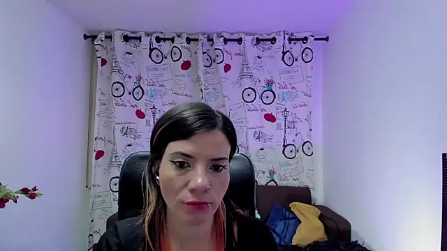 Snapshot of DanaaRey chatting on 8, 11, 2025 DanaaRey online show from 8, 11, 2025