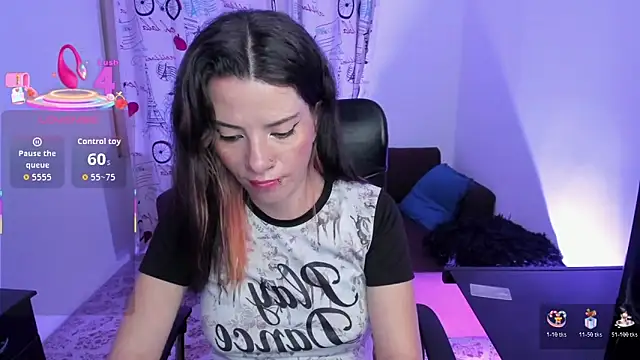 Snapshot of DanaaRey chatting on 10, 11, 2025 DanaaRey online show from 10, 11, 2025