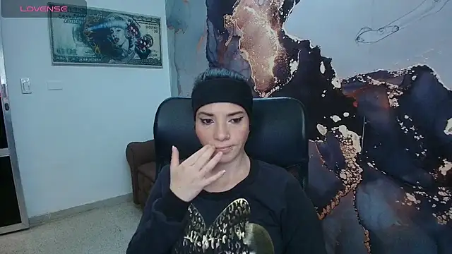 Snapshot of DanaaRey chatting on 10, 10, 2025 DanaaRey online show from 10, 10, 2025