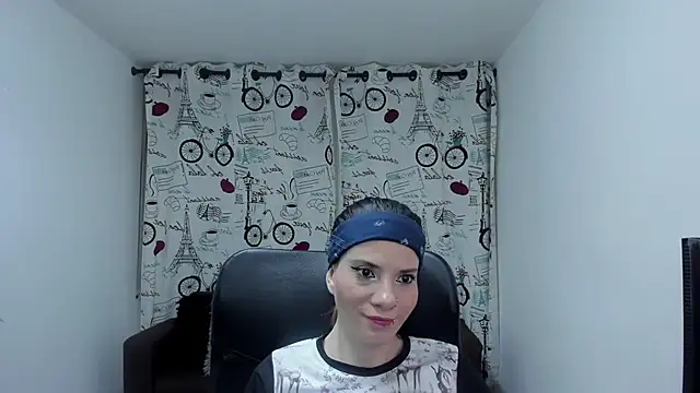 Snapshot of DanaaRey chatting on 15, 10, 2025 DanaaRey online show from 15, 10, 2025