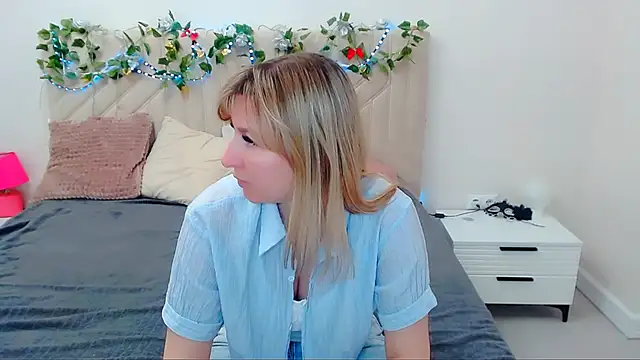 Snapshot of Incredible_Ariela chatting on 7, 5, 2026 Incredible Ariela online show from 7, 5, 2026