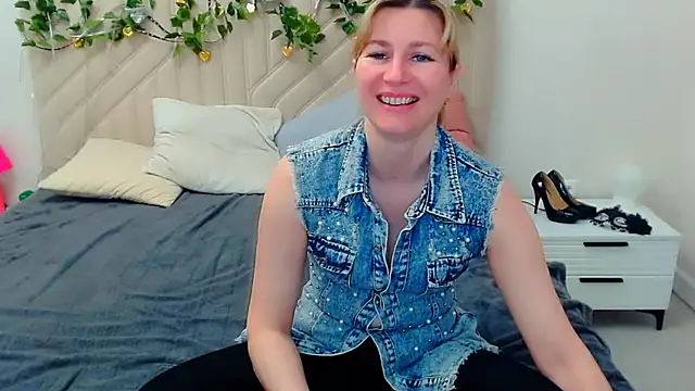 Snapshot of Incredible_Ariela chatting on 23, 4, 2026 Incredible Ariela online show from 23, 4, 2026