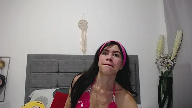 Vicky Love  online show from 20, 2, 2025