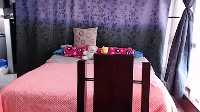 Snapshot of miia-big1boobs_ chatting on 25, 11, 2025 miia-big1boobs online show from 25, 11, 2025