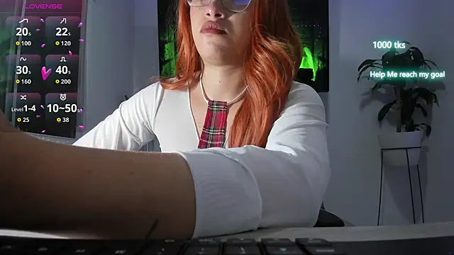 Snapshot of emily_palmeer chatting on 31, 10, 2025 emily palmeer online show from 31, 10, 2025