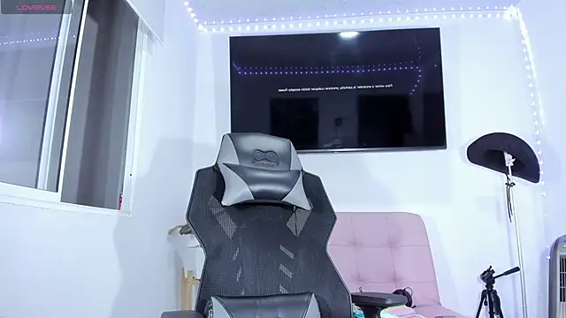 emily palmeer online show from 9, 3, 2026