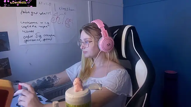 Snapshot of JacyWinslat chatting on 6, 3, 2025 JacyWinslat online show from 6, 3, 2025