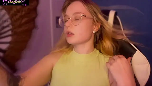 Snapshot of JacyWinslat chatting on 6, 3, 2025 JacyWinslat online show from 6, 3, 2025